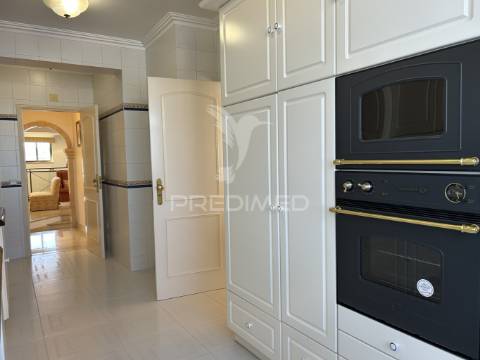 Luxuoso apartamento t5 no coração de leiria com vista para o castelo