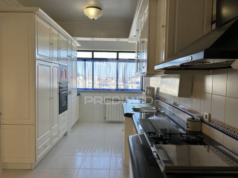 Luxuoso apartamento t5 no coração de leiria com vista para o castelo