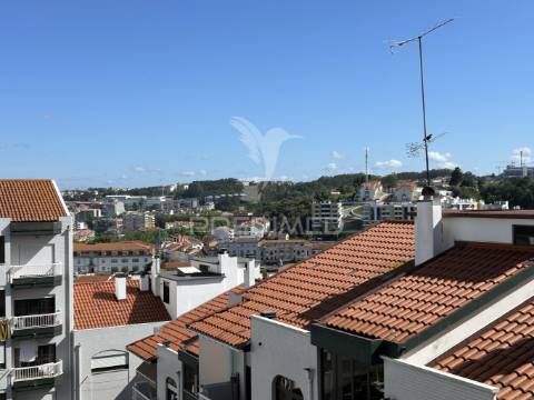 Luxuoso apartamento t5 no coração de leiria com vista para o castelo