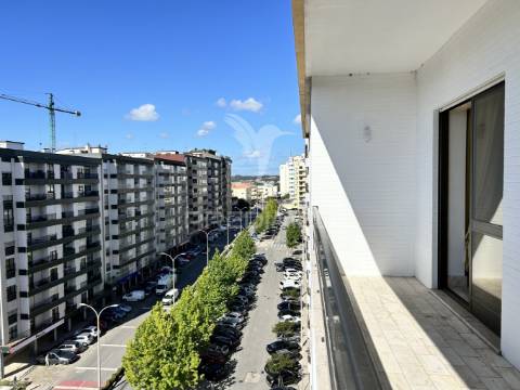 Luxuoso apartamento t5 no coração de leiria com vista para o castelo