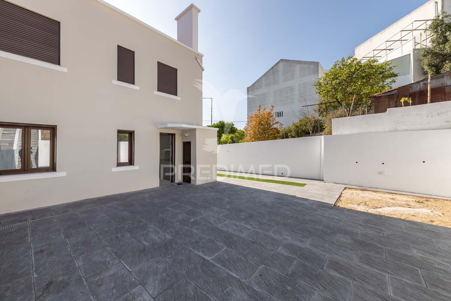 Seixal fantástica moradia t 3 zona residencial com acabamentos modernos
