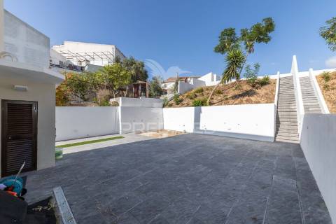 Seixal fantástica moradia t 3 zona residencial com acabamentos modernos