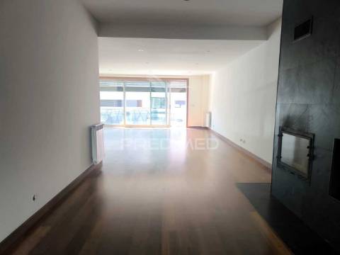 Moradia t4 com piscina em zona premium