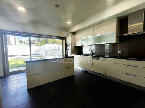 Moradia t4 com piscina em zona premium