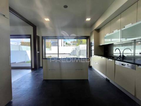 Moradia t4 com piscina em zona premium