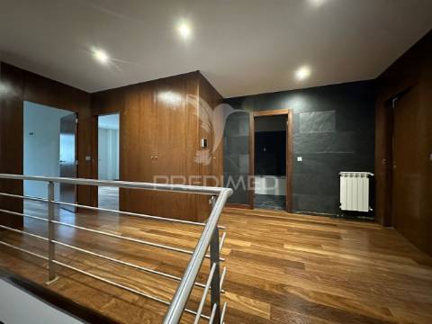 Moradia t4 com piscina em zona premium