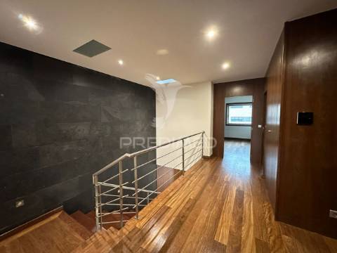 Moradia t4 com piscina em zona premium