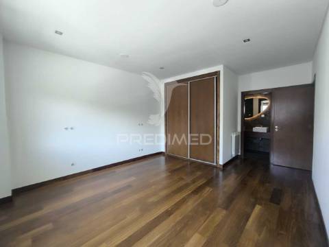 Moradia t4 com piscina em zona premium