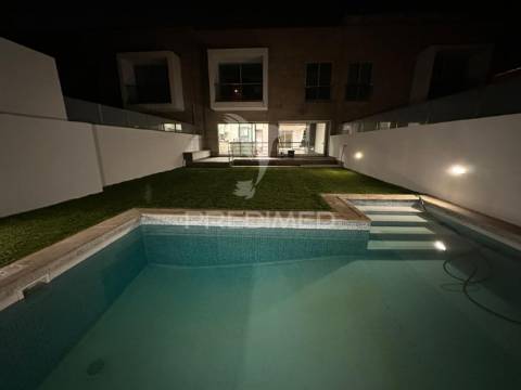 Moradia t4 com piscina em zona premium