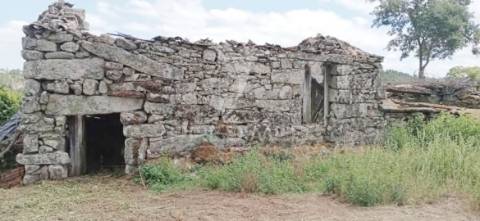 Casa em pedra para reconstrução em murça / vila real