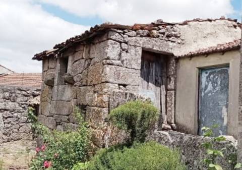 Casa em pedra para reconstrução em murça / vila real
