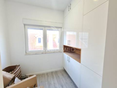 Apartamento t3 com mezzanine e 3 wcs - metro laranjeiras