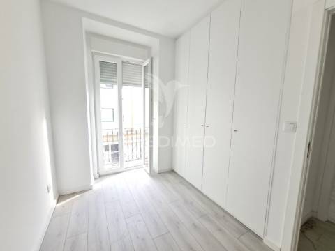 Apartamento t3 com mezzanine e 3 wcs - metro laranjeiras