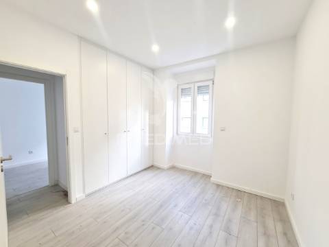 Apartamento t3 com mezzanine e 3 wcs - metro laranjeiras