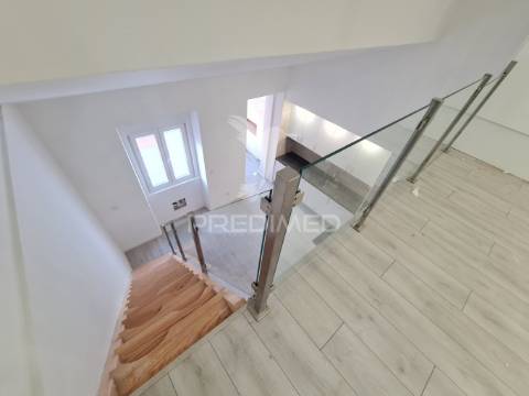 Apartamento t3 com mezzanine e 3 wcs - metro laranjeiras