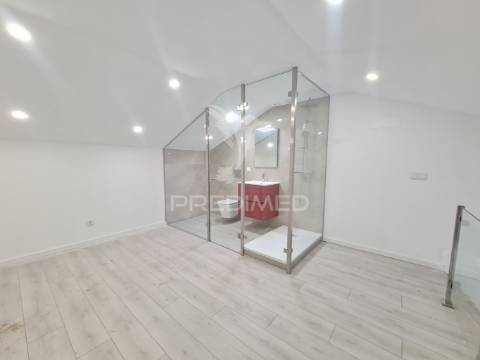 Apartamento t3 com mezzanine e 3 wcs - metro laranjeiras