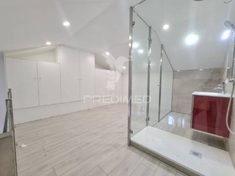 Apartamento t3 com mezzanine e 3 wcs - metro laranjeiras