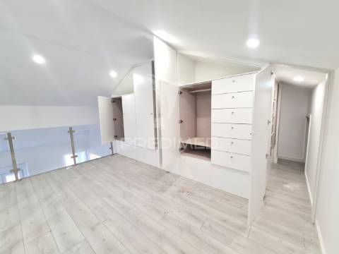 Apartamento t3 com mezzanine e 3 wcs - metro laranjeiras