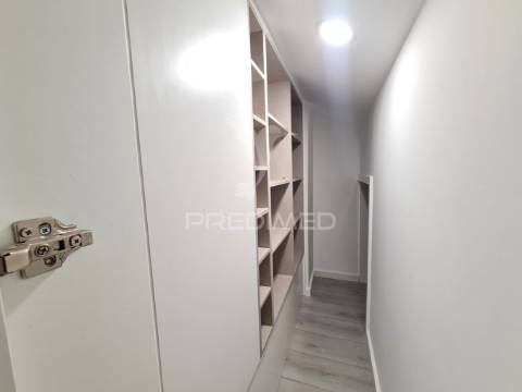 Apartamento t3 com mezzanine e 3 wcs - metro laranjeiras