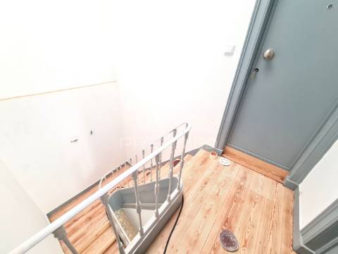 Apartamento t3 com mezzanine e 3 wcs - metro laranjeiras