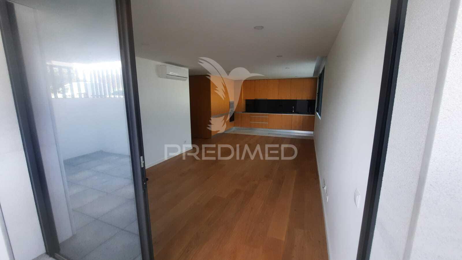 T1 novo com terraço e garagem na seca do bacalhau