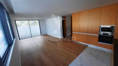 T1 novo com terraço e garagem na seca do bacalhau