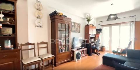 Apartamento t3 na rua antónio nobre -  cacilhas -  almada - 325.000 €