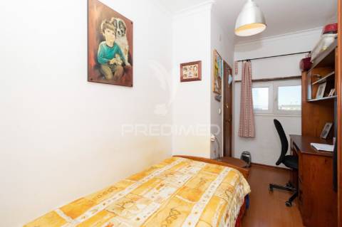 Apartamento t3 na rua antónio nobre -  cacilhas -  almada - 325.000 €