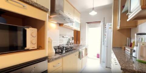 Apartamento t3 na rua antónio nobre -  cacilhas -  almada - 325.000 €