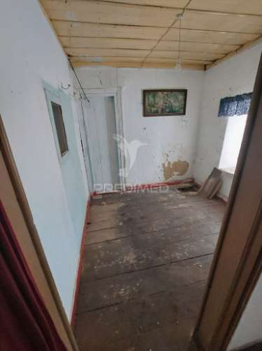 Moradia de campo para recuperar em areias, ferreira do zêzere