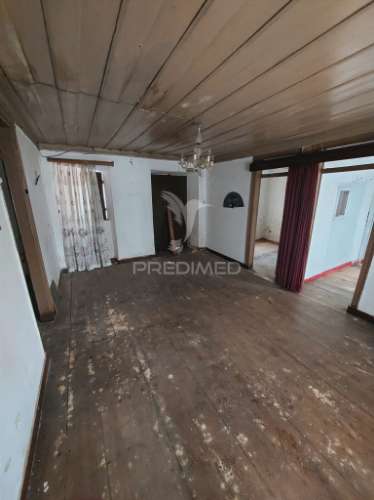 Moradia de campo para recuperar em areias, ferreira do zêzere