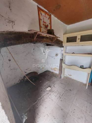 Moradia de campo para recuperar em areias, ferreira do zêzere