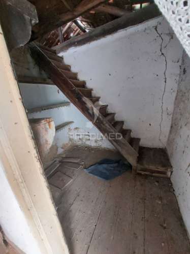 Moradia de campo para recuperar em areias, ferreira do zêzere