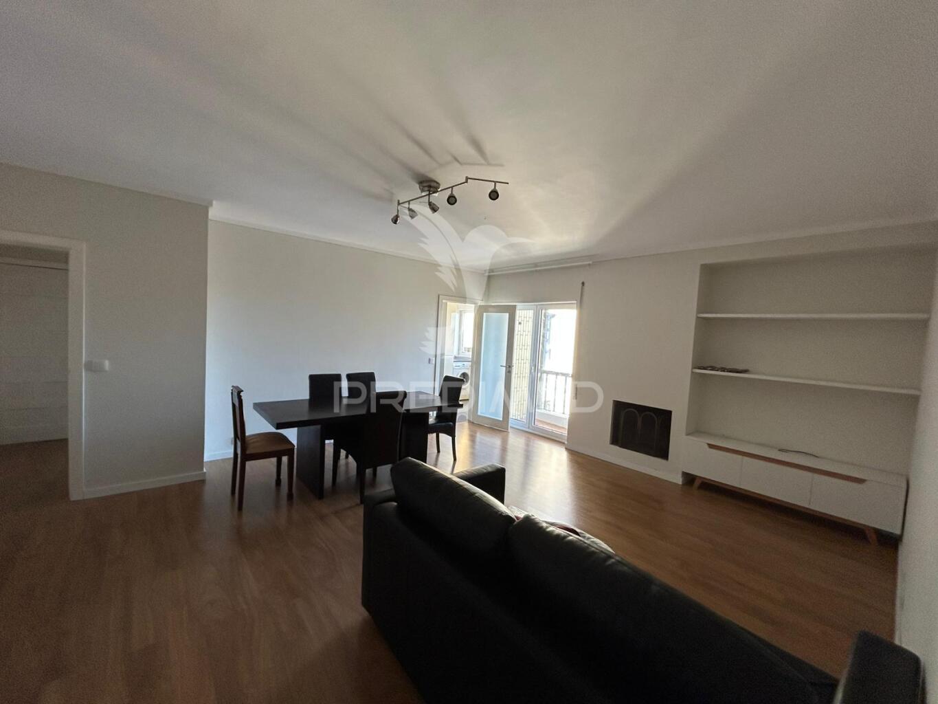 Duplex t2+2 renovado junto ao glicínias plaza – aveiro