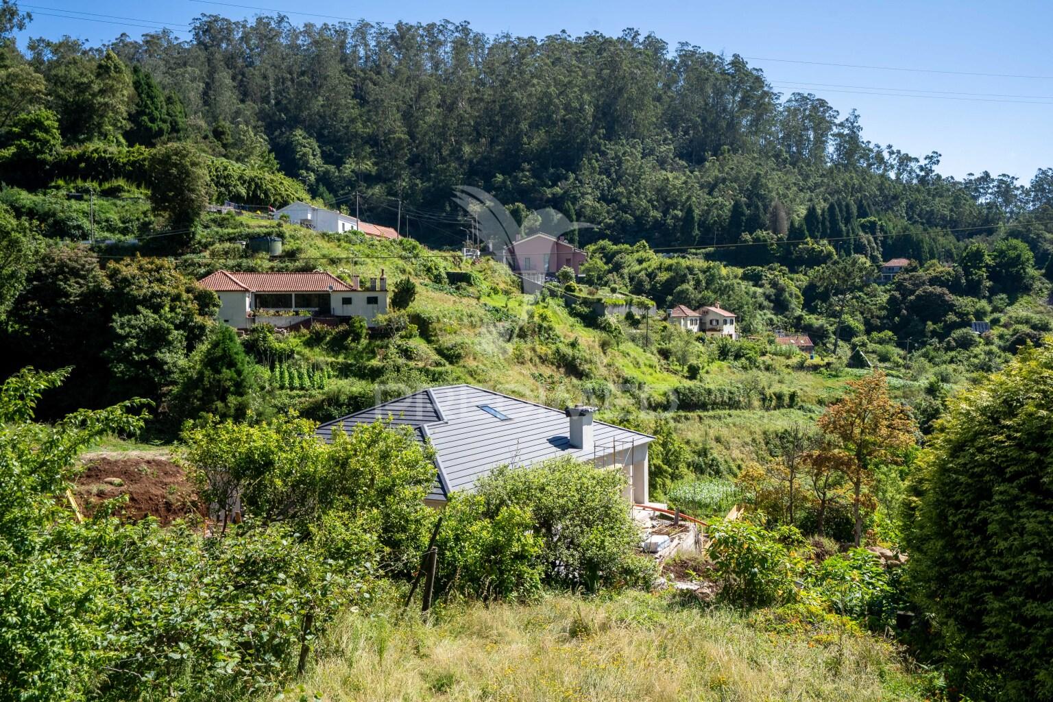 Moradia t3 em construção no santo antónio da serra