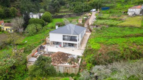 Moradia t3 em construção no santo antónio da serra