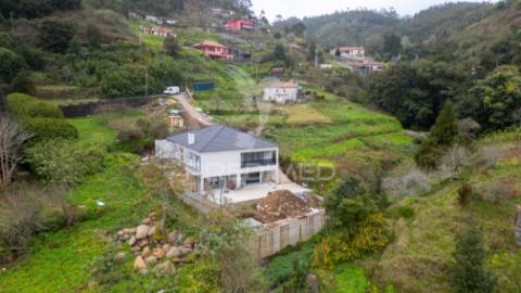 Moradia t3 em construção no santo antónio da serra