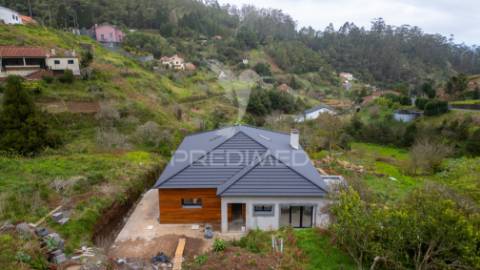 Moradia t3 em construção no santo antónio da serra