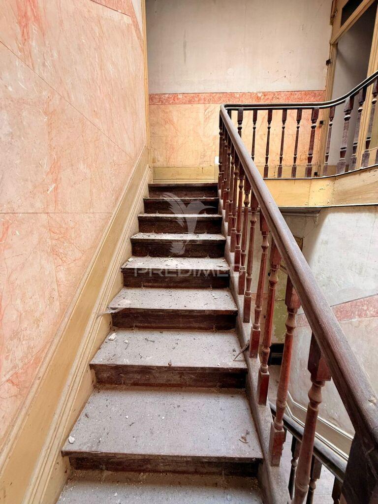 Prédio no centro do porto para restauro