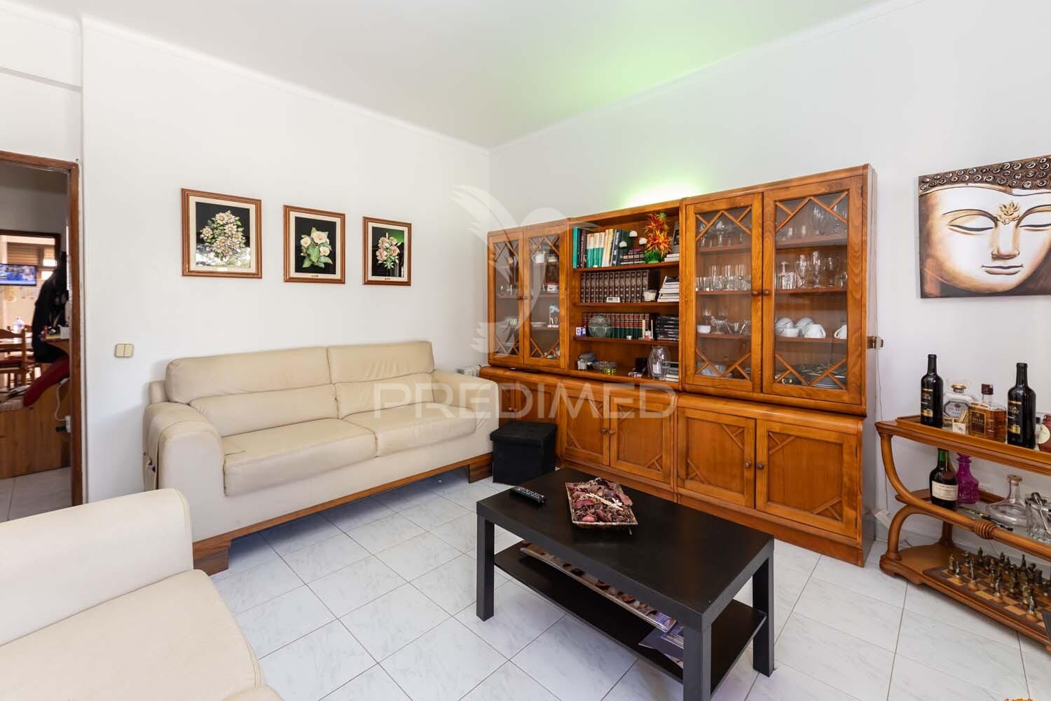 Barreiro excelente t2 central , 75m2 , roupeiros …