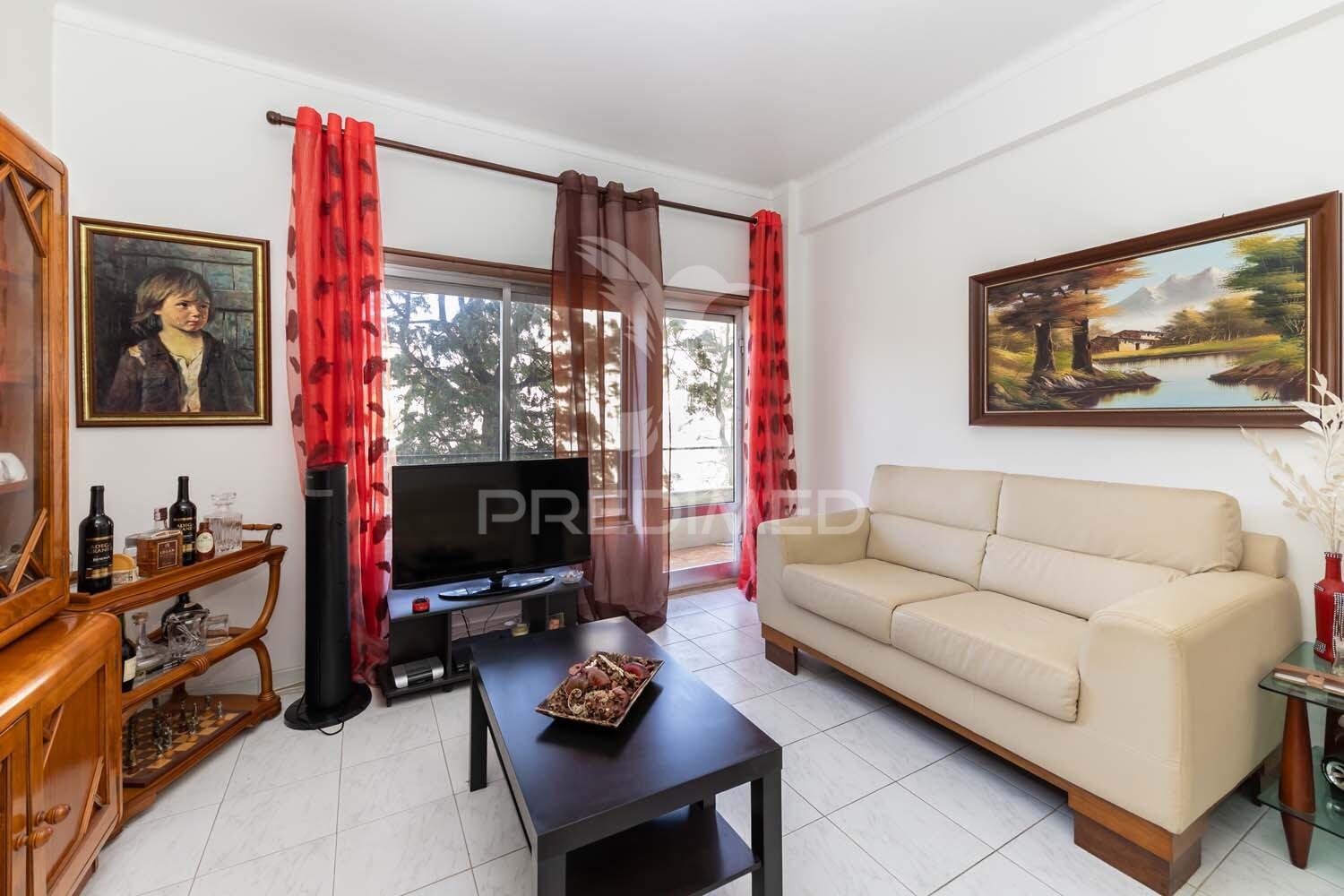Barreiro excelente t2 central , 75m2 , roupeiros …