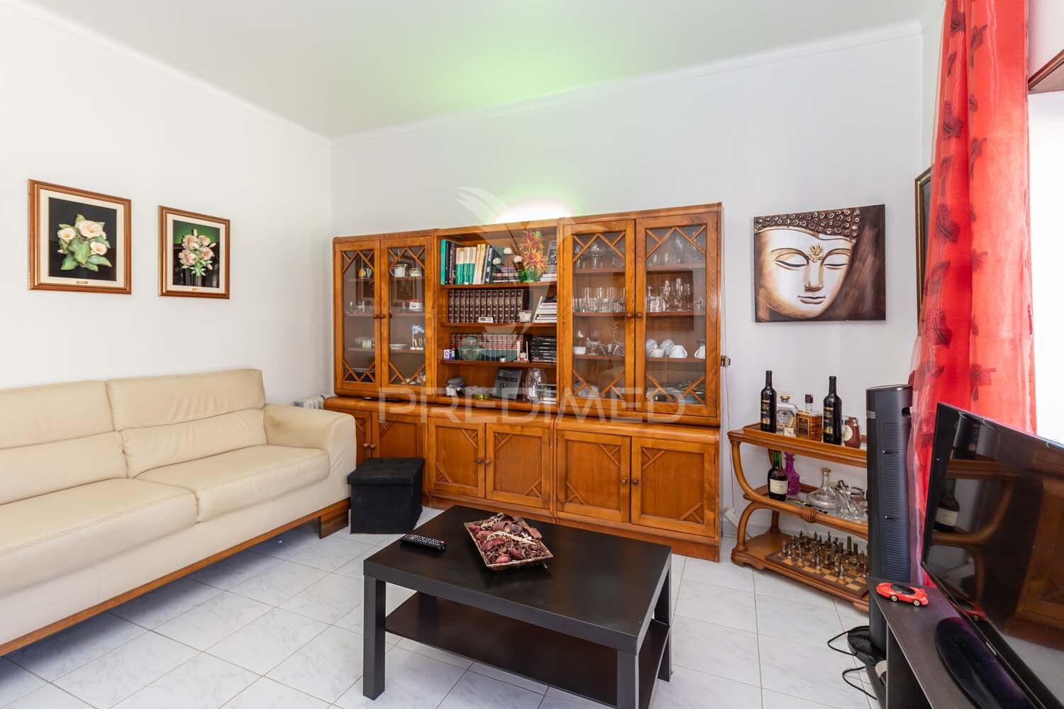 Barreiro excelente t2 central , 75m2 , roupeiros …