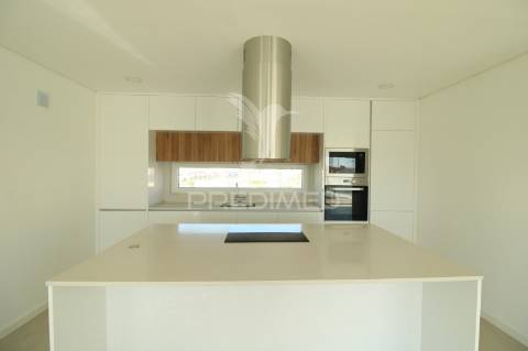 Moradia t3+1, charneca de caparica