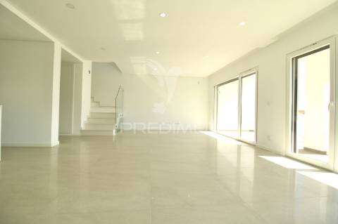 Moradia t3+1, charneca de caparica