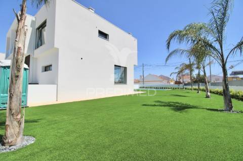 Moradia t3+1, charneca de caparica