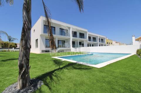 Moradia t3+1, charneca de caparica