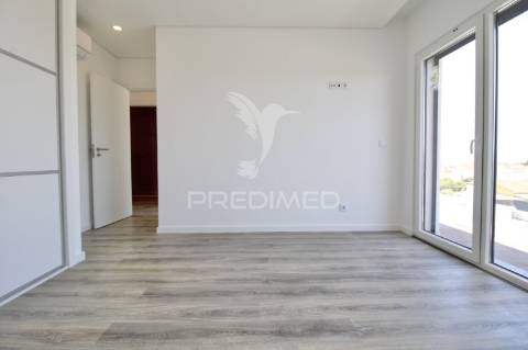 Moradia t3+1, charneca de caparica