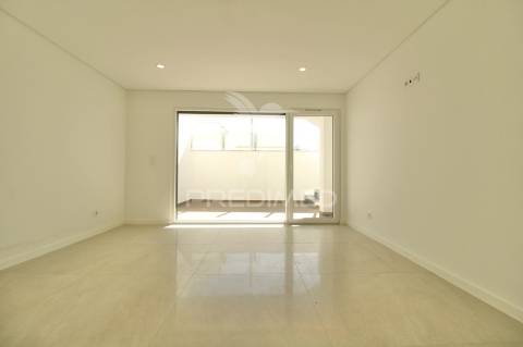 Moradia t3+1, charneca de caparica