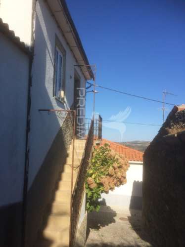 Moradia t4 em  cedovim – vila nova de foz côa