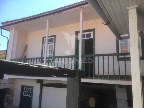 Moradia t4 em  cedovim – vila nova de foz côa